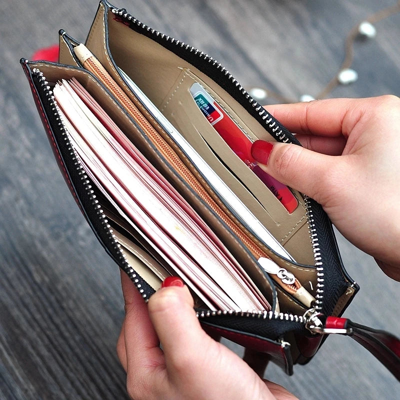 Pelvora Phone Clutch — Excelente para centrarse en la capacidad y la practicidad.