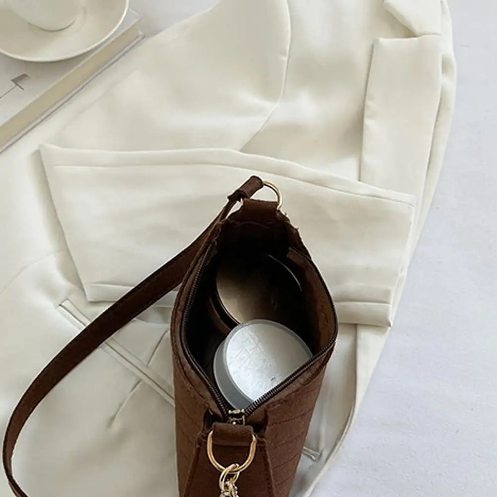 Nuvé Mini — Compacto y práctico para looks urbanos.