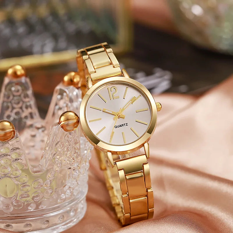 Reloj Aurora Gold — Reloj de diseño delicado con acabado dorado y estilo elegante para mujeres que buscan un accesorio sofisticado.