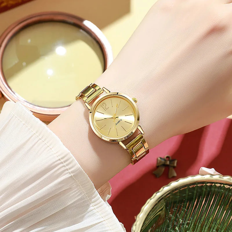 Reloj Aurora Gold — Reloj de diseño delicado con acabado dorado y estilo elegante para mujeres que buscan un accesorio sofisticado.