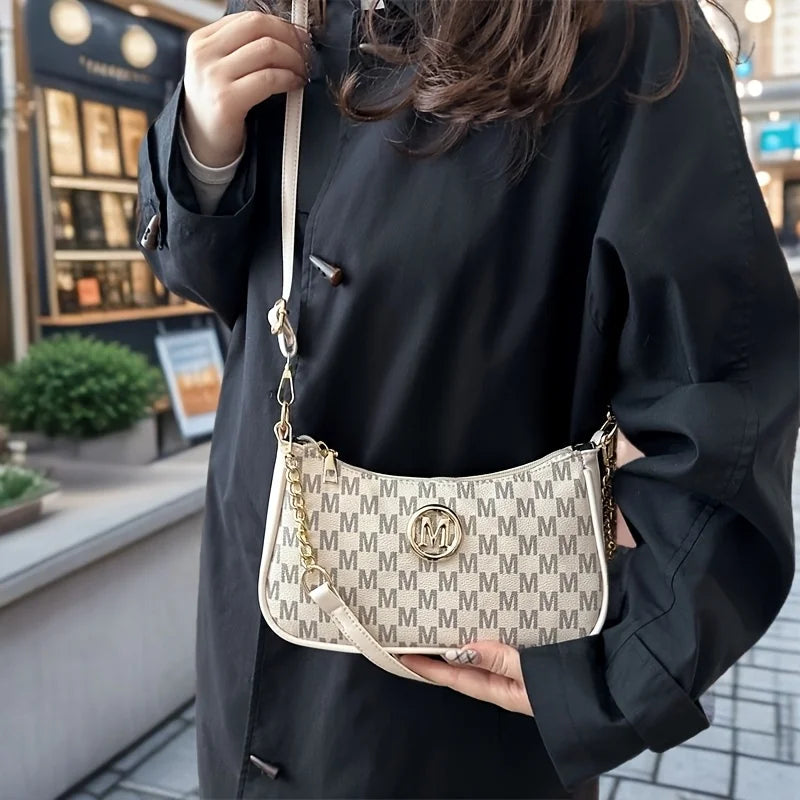 Calira Elegance Tote — Silueta clásica con una presencia sofisticada.