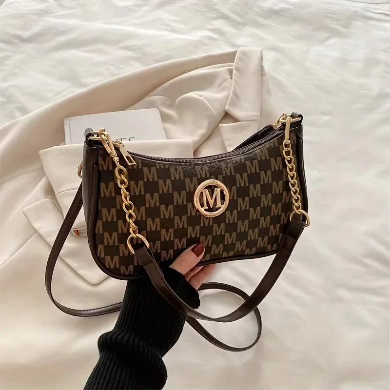 Calira Elegance Tote — Silueta clásica con una presencia sofisticada.